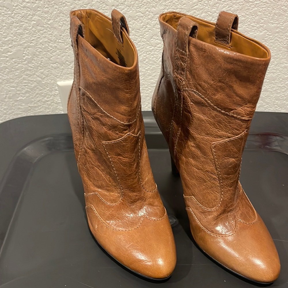 Women’s size 9 Nine West Bootie